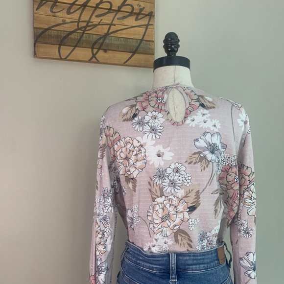 Wrap Shirt ~ Soft‎ Floral - Picture 2 of 6